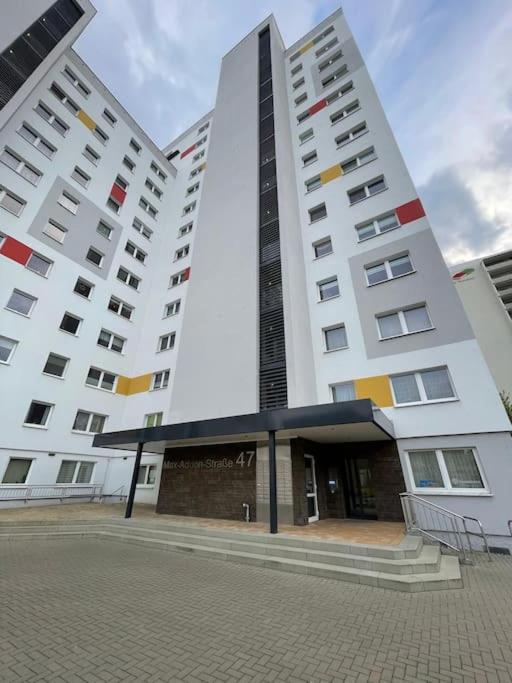 Max Appartements Neubrandenburg Bagian luar foto